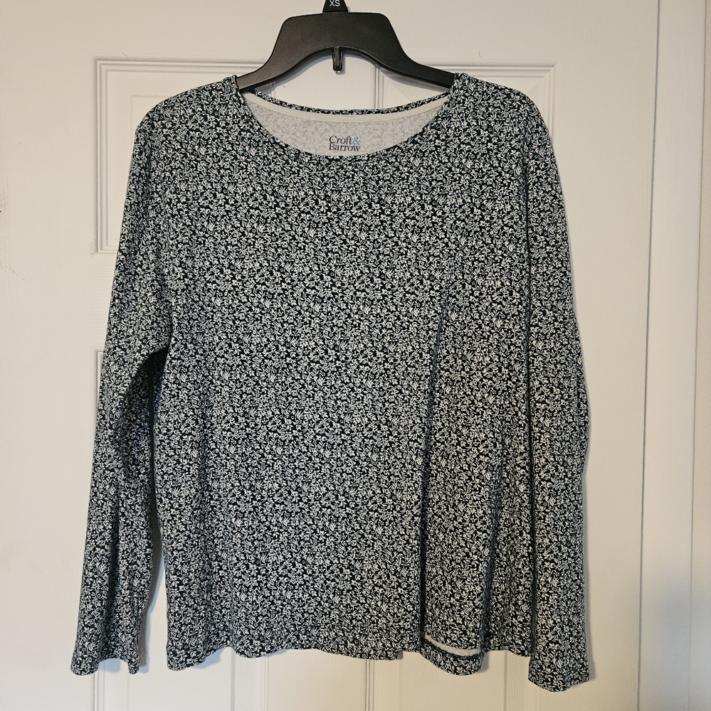 Green floral top